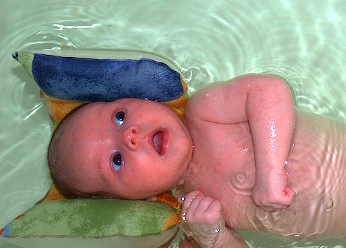 Jak naučit kojence plavat?
